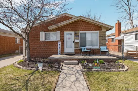 32099 Saint Margaret St, Saint Clair Shores, MI 48082