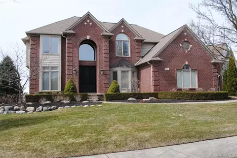 1271 Tulberry Cir, Rochester, MI 48306