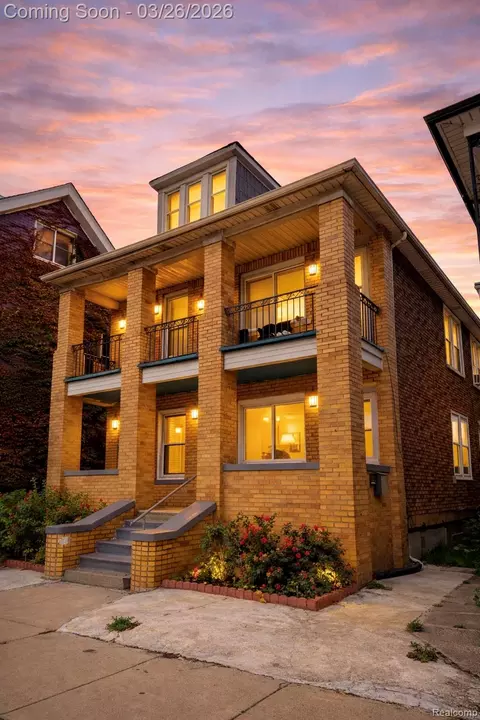 2361 Caniff St, Hamtramck, MI 48212