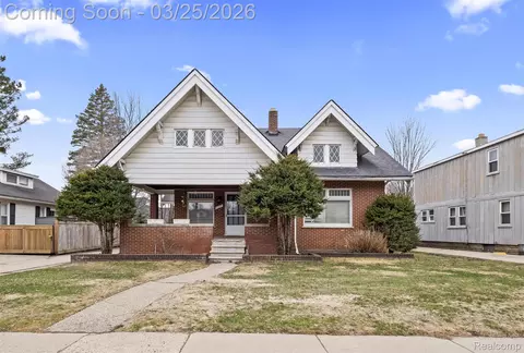 1117 N Oak St, Rochester, MI 48307