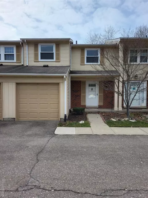 1504 Brentwood Dr #201, Troy, MI 48098