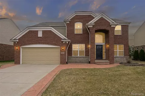 49184 Gracechurch Rd, Macomb, MI 48044