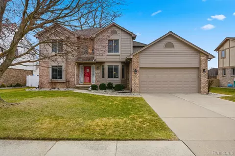23856 Keyway Dr, Macomb, MI 48042