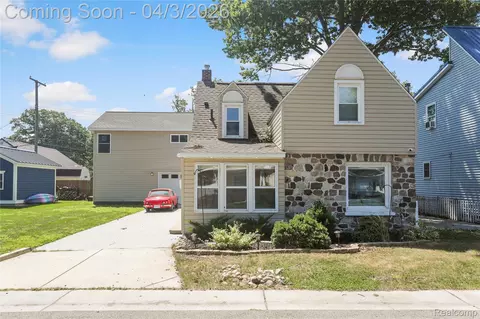 3051 Elmwood Dr, Fort Gratiot, MI 48059