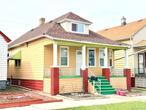 11365 Klinger St, Hamtramck, MI 48212