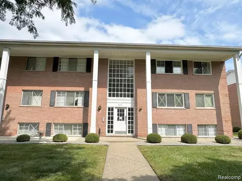 8211 Denwood Dr #6, Sterling Heights, MI 48312