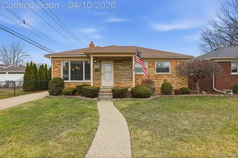 20801 Revere St, Saint Clair Shores, MI 48080