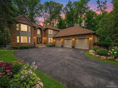3899 S Elder Rd, West Bloomfield, MI 48324