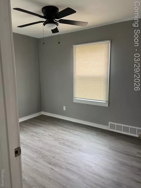 9078 Artesian St, Detroit, MI 48228 photo 2