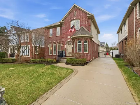 307 Taylor Ave, Rochester, MI 48307