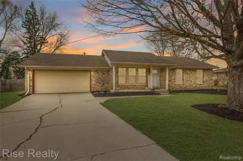 3436 Creekwood Dr, Saginaw, MI 48601
