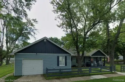 715 E Tennyson Ave, Pontiac, MI 48340