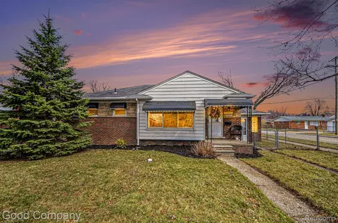 28900 Ursuline St, Saint Clair Shores, MI 48081
