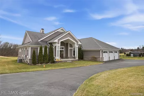 2901 Sleeth Rd, Commerce, MI 48382