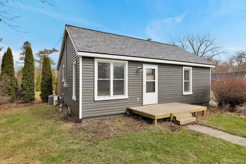 315 E Meier Ave, Capac, MI 48014