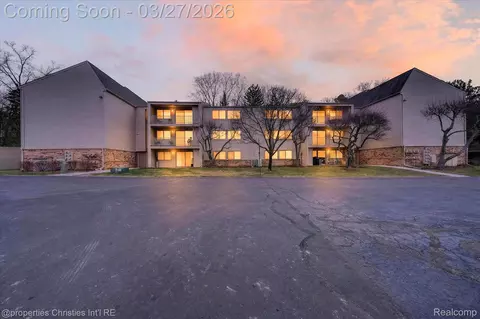 3815 Lone Pine Rd, West Bloomfield, MI 48323
