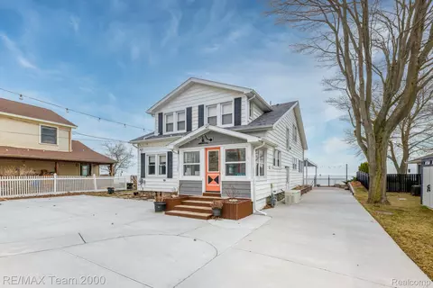 7745 Lakeview Dr, Worth, MI 48450