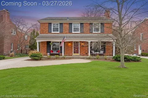789 Lakeland St, Grosse Pointe, MI 48230