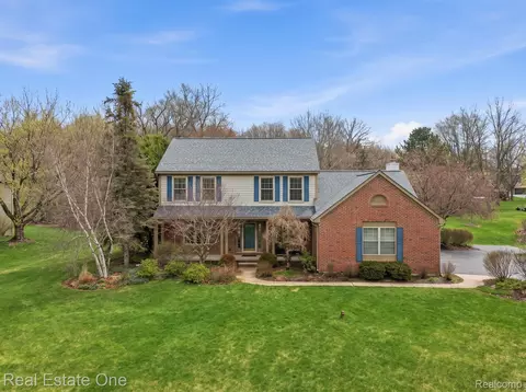 8135 Kimble Dr, Pinckney, MI 48169