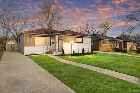 21930 Marlow St, Oak Park, MI 48237