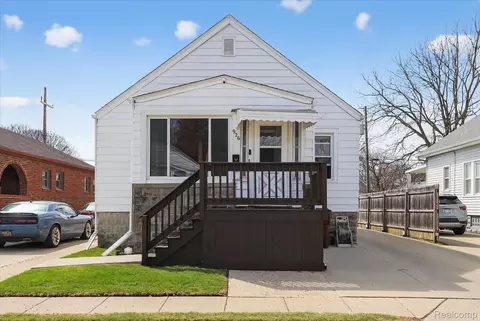 926 Kentucky Ct, Monroe, MI 48161