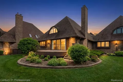 9095 S Saginaw Rd #5, Grand Blanc, MI 48439