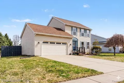 416 Umberland Dr, Howell, MI 48843