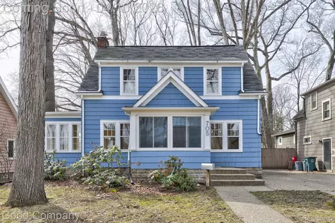 705 W Breckenridge St, Ferndale, MI 48220