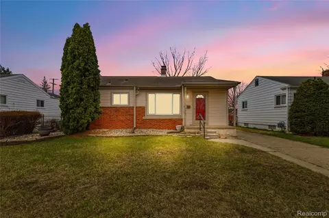 6457 Deering St, Garden City, MI 48135