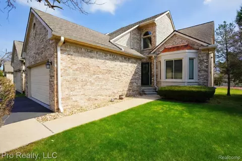 45317 Stonehedge Dr, Plymouth, MI 48170