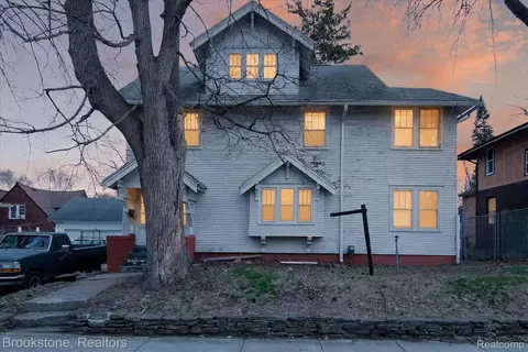 319 Homecrest Rd, Jackson, MI 49201