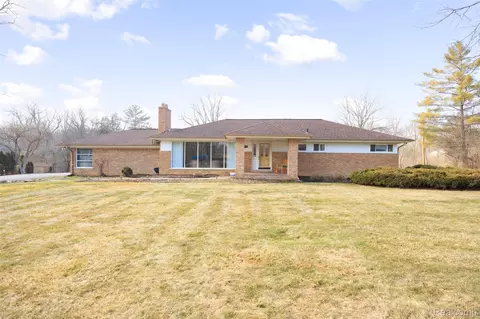 7326 Old Mill Rd, Bloomfield Hills, MI 48301