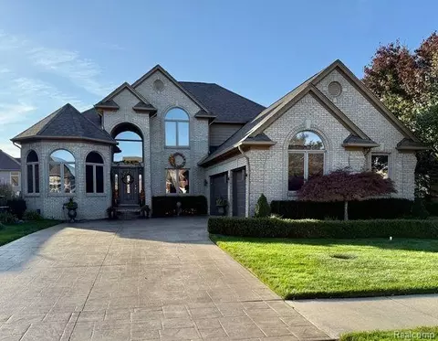 50493 Nesting Ridge Dr, Macomb, MI 48044