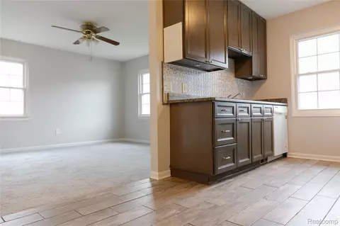 207 Neptune Dr, Walled Lake, MI 48390