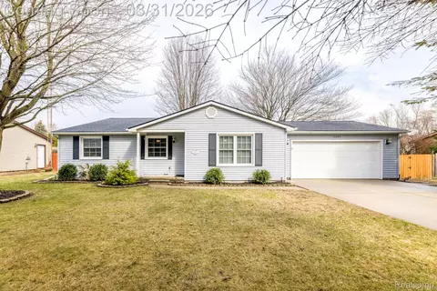 3264 Lake Dr, Fort Gratiot, MI 48059