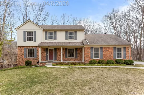 800 Ravine Terrace Dr, Rochester Hills, MI 48307