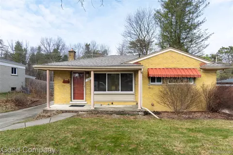 725 Duchess St, Milford, MI 48381