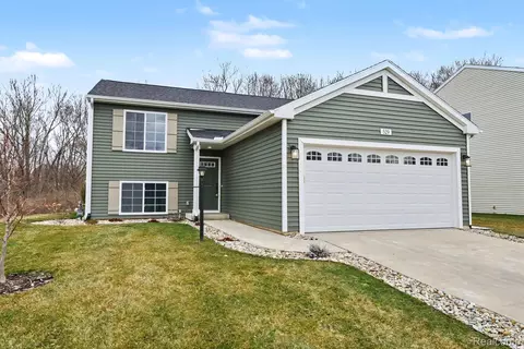 529 Swan River Dr, Benton, MI 49022
