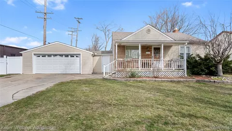 13800 Birrell St, Southgate, MI 48195