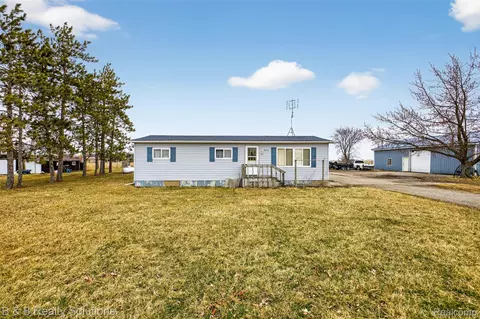 6946 Clifford Rd, Marlette, MI 48453