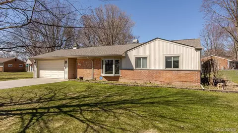 3118 Fernbarry Ct, Waterford, MI 48328