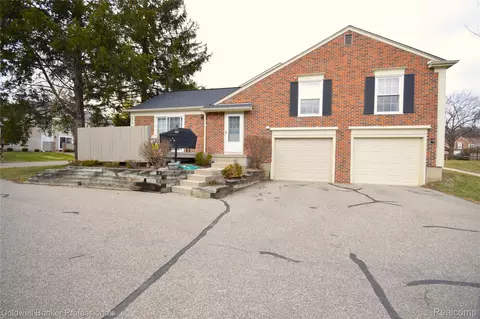 1141 Pine Ridge Ct, Rochester Hills, MI 48306