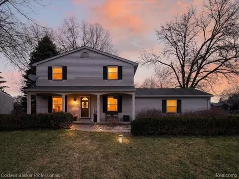 6091 Rocking Chair Rd, Grand Blanc, MI 48439