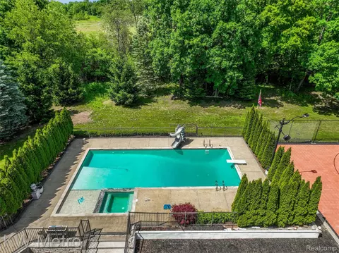 Exterior - 65884 Windrose Ct, Ray, MI 48096 photo 13 of 16