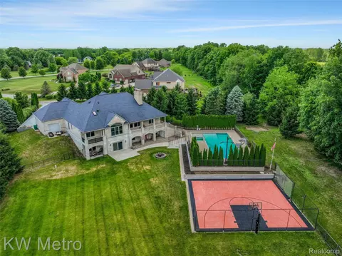 View/Area - 65884 Windrose Ct, Ray, MI 48096 photo 7 of 12