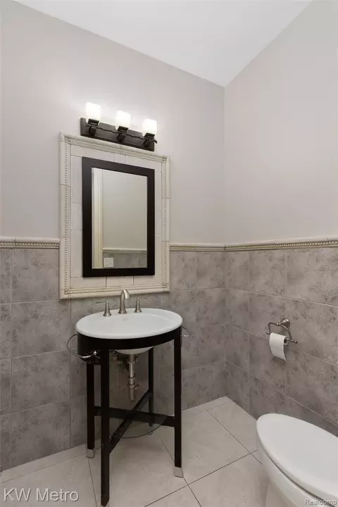Bath - 65884 Windrose Ct, Ray, MI 48096 photo 5 of 12