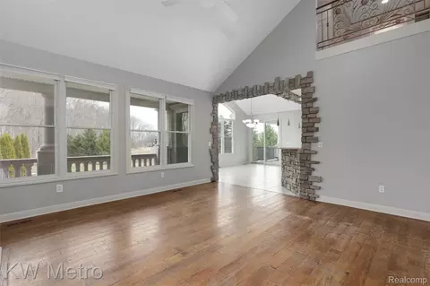 Living - 65884 Windrose Ct, Ray, MI 48096 photo 3 of 6