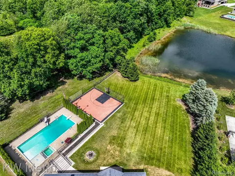 View/Area - 65884 Windrose Ct, Ray, MI 48096 photo 5 of 12