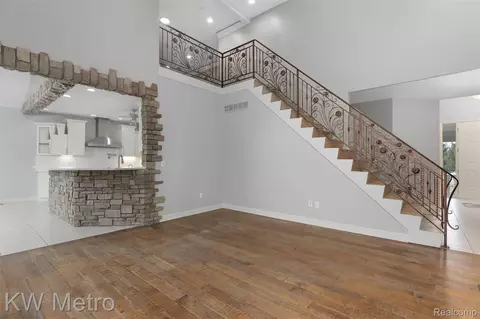 Living - 65884 Windrose Ct, Ray, MI 48096 photo 4 of 6