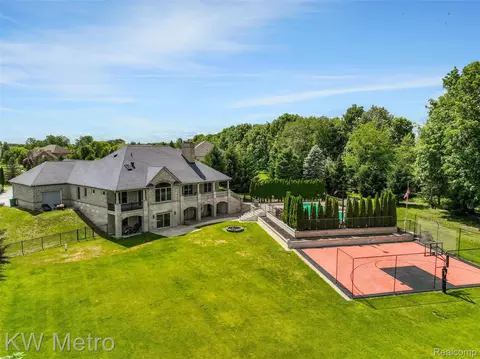 View/Area - 65884 Windrose Ct, Ray, MI 48096 photo 3 of 12